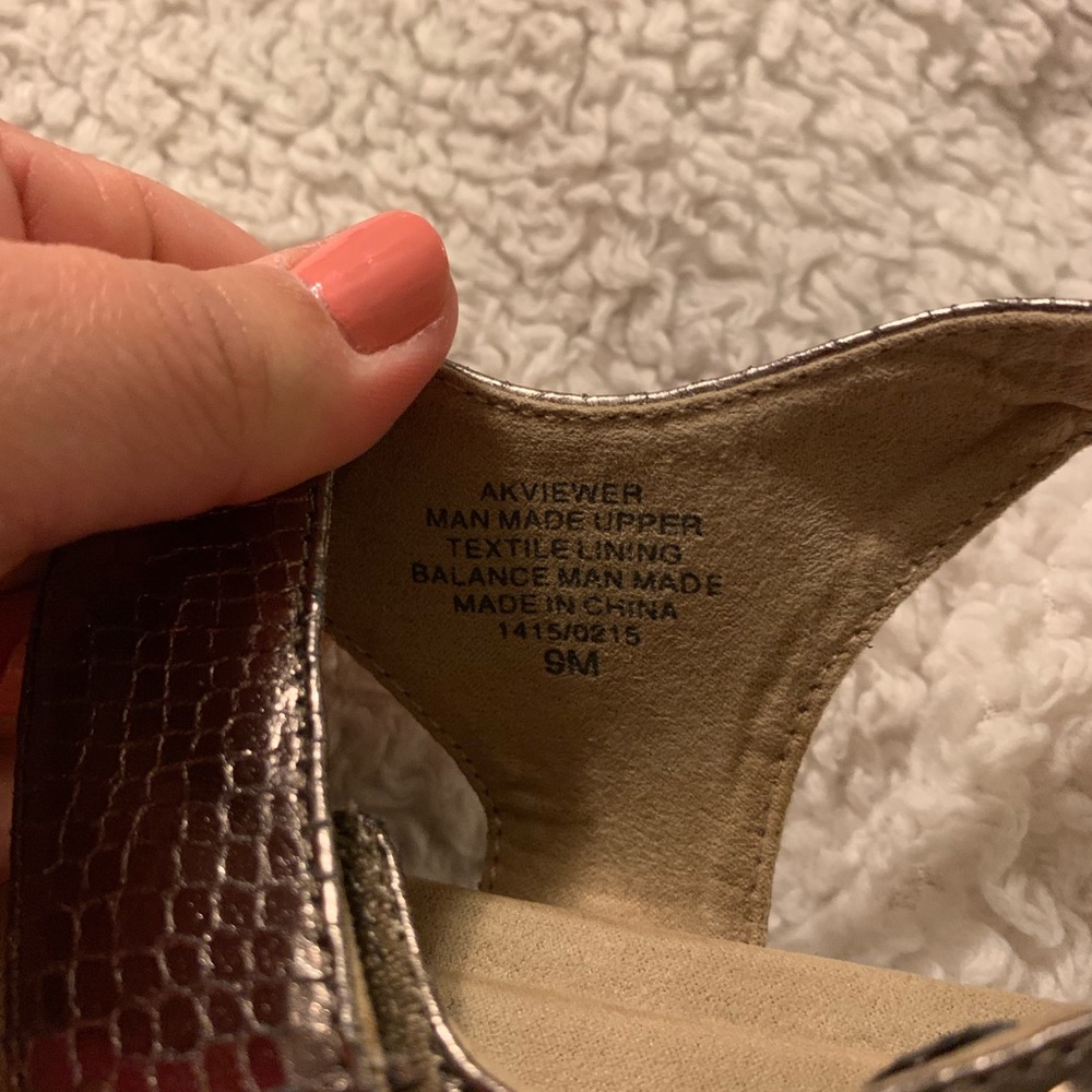 Sandals - Picture 2 of 6